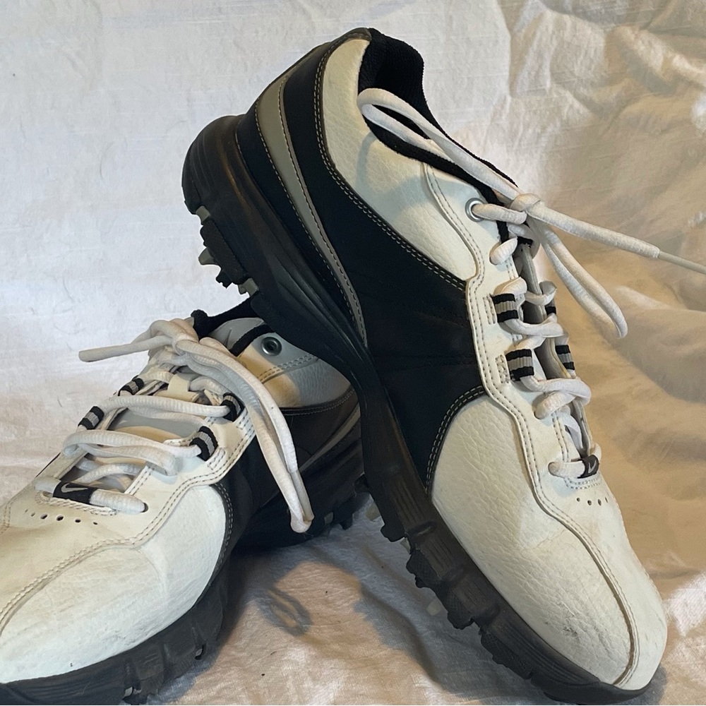 Men’s size 8 / 41 Nike Golf shoes. White and black leather. Barely worn.